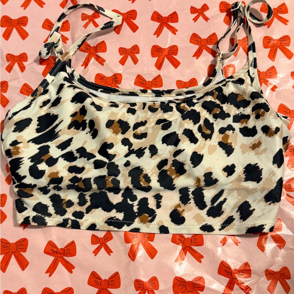 Aerie Cream and Black Scoop  Top